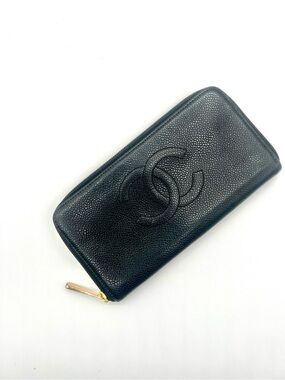 CHANEL Black Caviar Leather Zip Wallet with Embossed CC